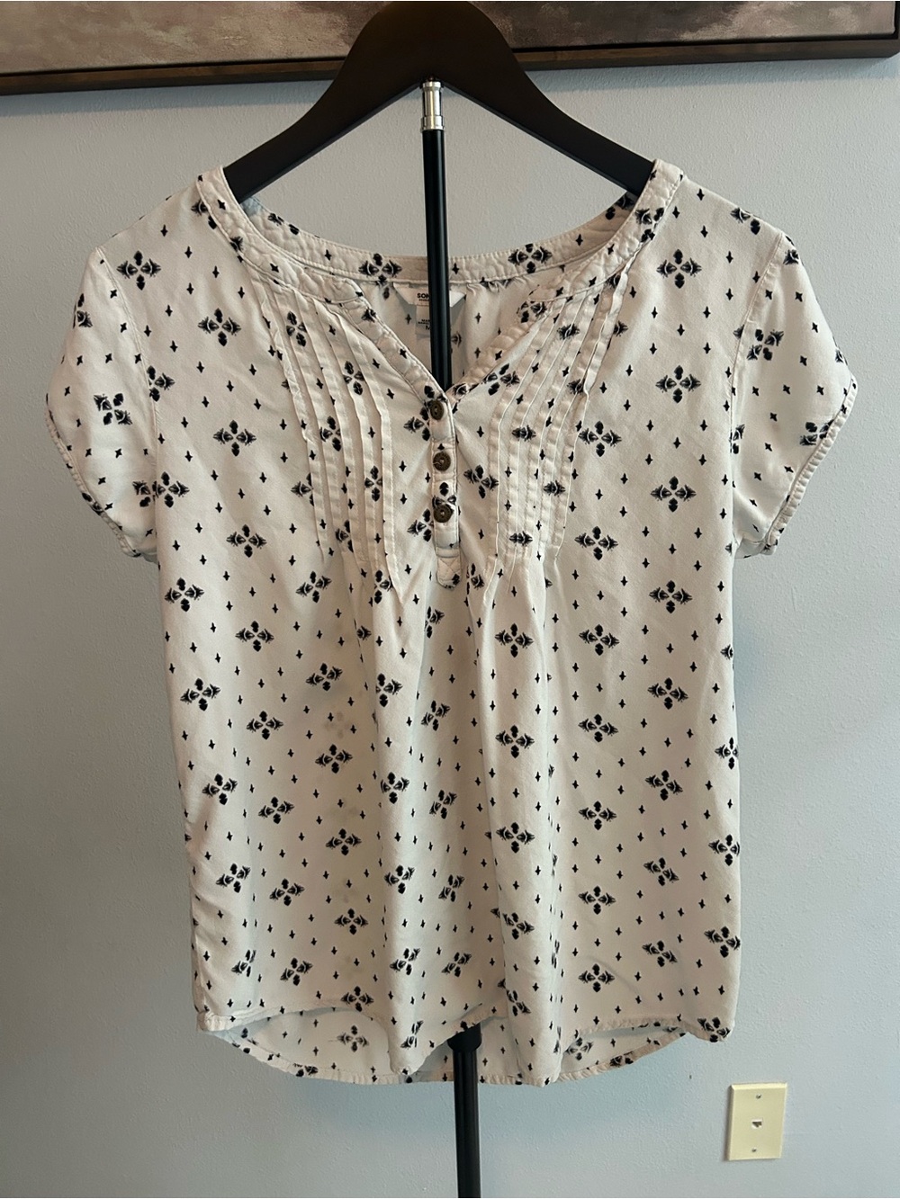 Sonoma Cream Short Sleeve Pintuck Henley Top with Black Motif